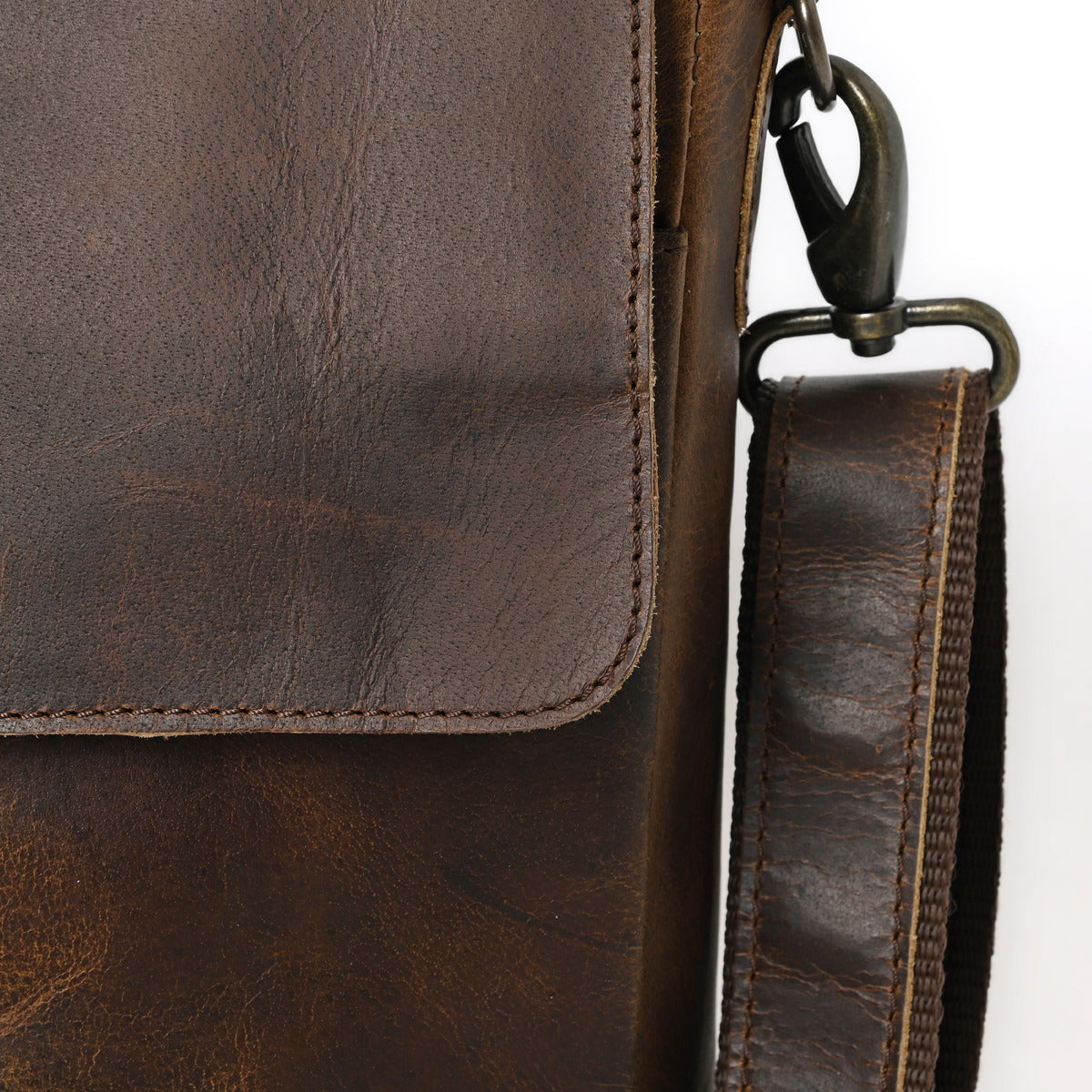 Calmra Hunter Leather Messenger Bag