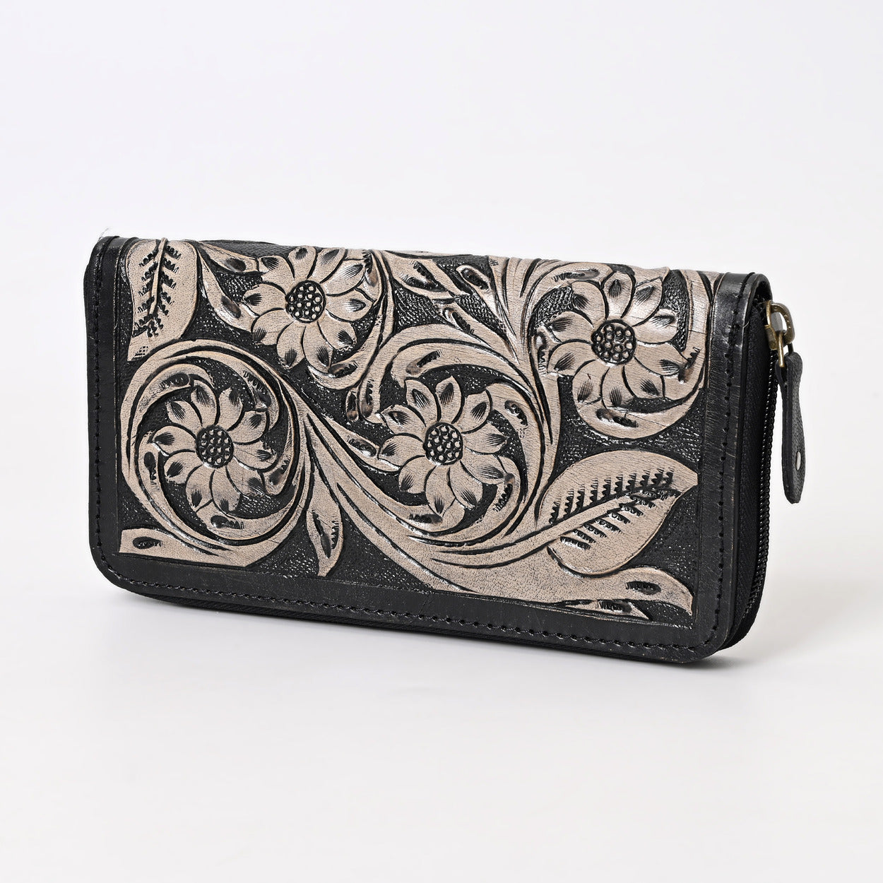 Eaurde Carved Clutch
