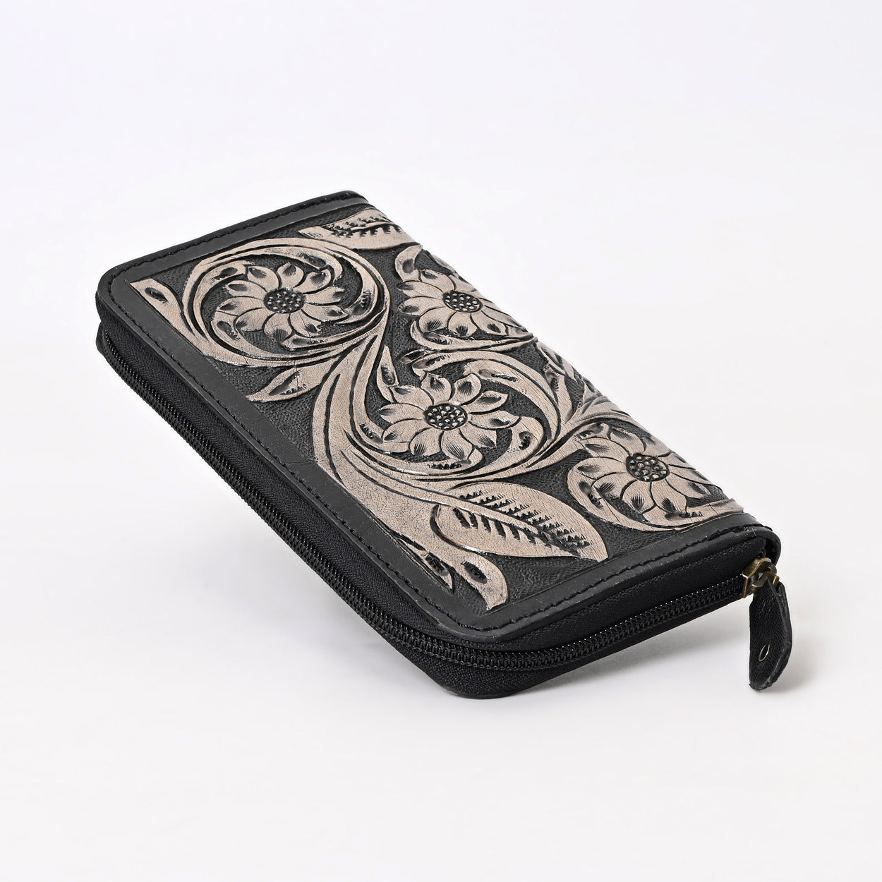 Eaurde Carved Clutch