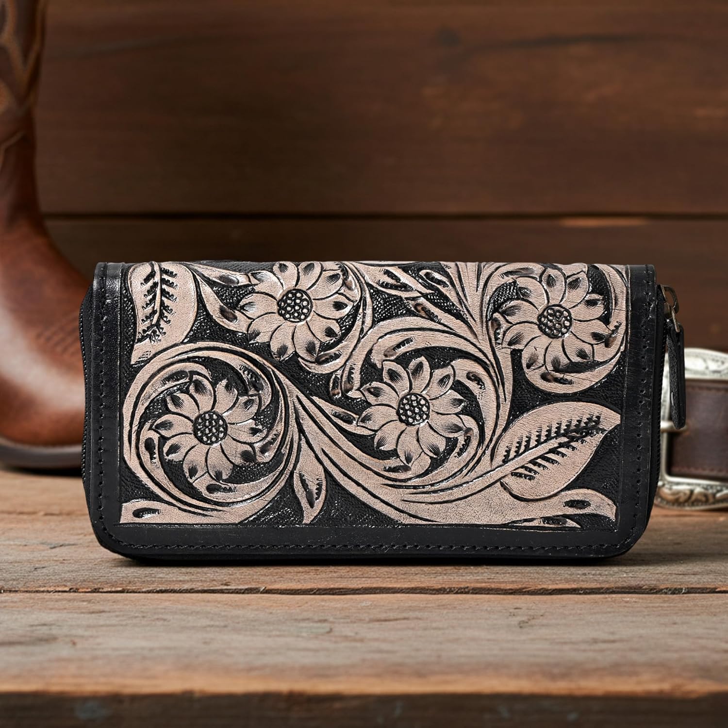 Eaurde Carved Clutch