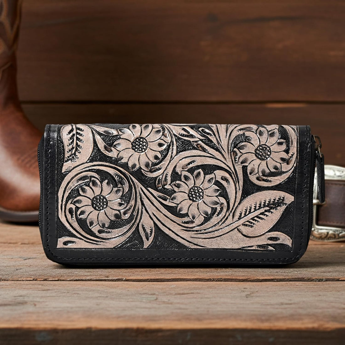 Eaurde Carved Clutch