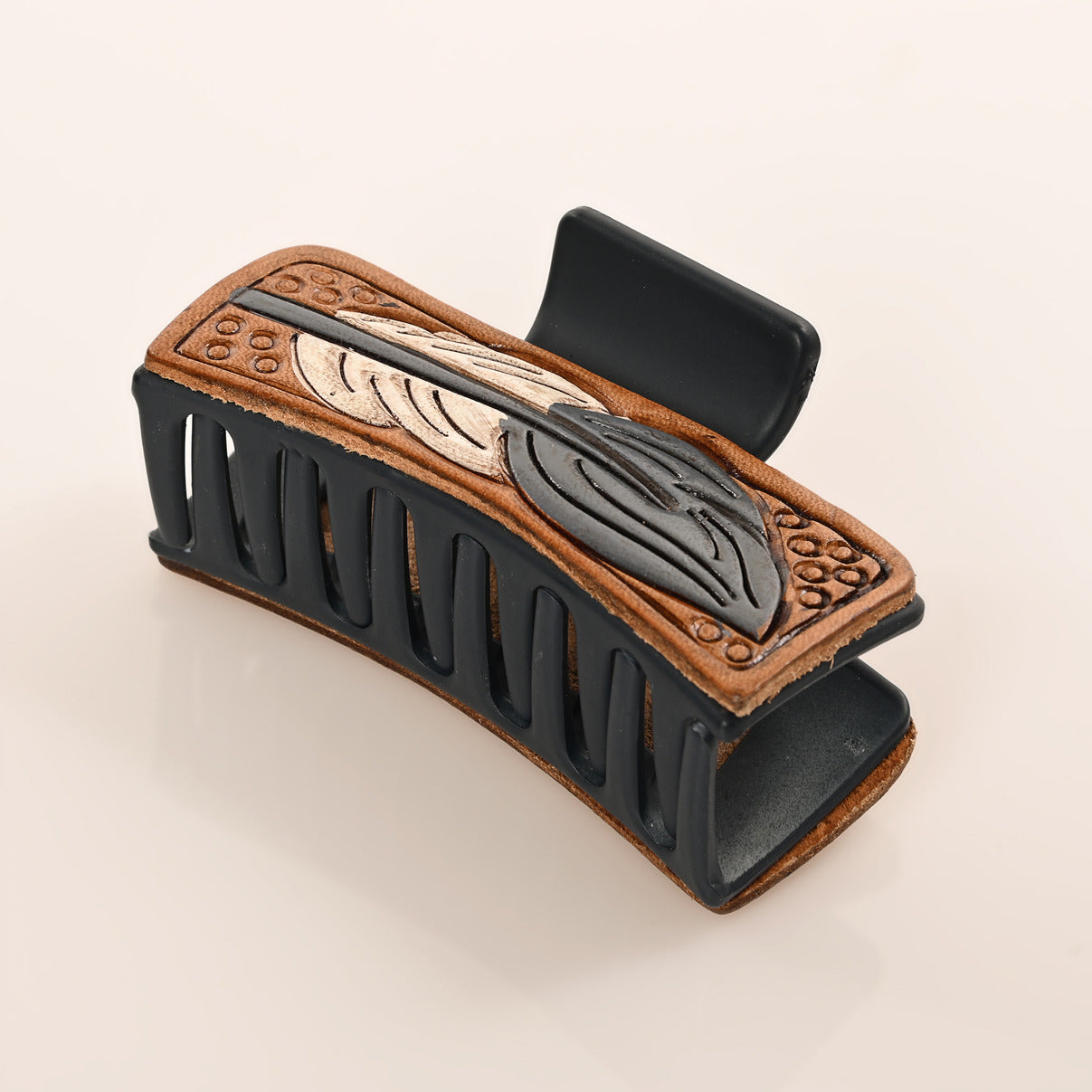 Rustic Retreat Leather Claw